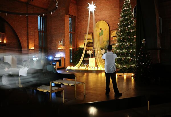 Božićna služba u Evangelističko-luteranskoj crkvi Urala, Sibira i Dalekog istoka u Omsku. - Sputnik Srbija
