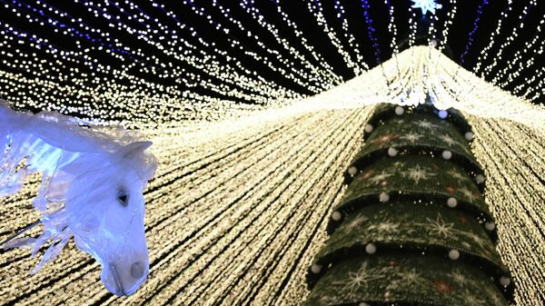 Ukrašennaя glavnaя novogodnяя elka v Kazani - Sputnik Srbija