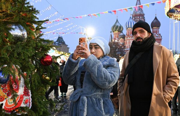 Туристи на Црвеном тргу у Москви. - Sputnik Србија