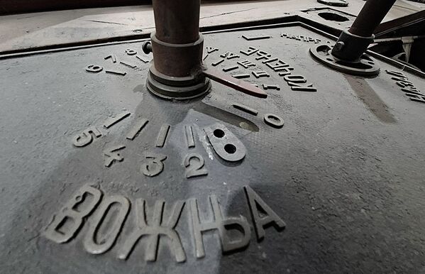 Недуго након прве, отворена је и друга линија која се са Славије спуштала до Савског пристаништва, а након ње и трећа која је путнике са Теразија возила до Новог гробља. На трећој линији било је и двоје ванредних кола која су служила за превоз покојника - Sputnik Србија