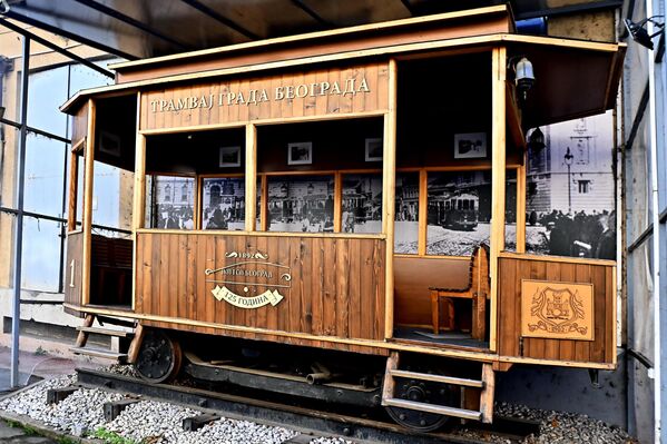 Чланак о отварању завршен је најавом будућих линија  „Кроз кратко време, најдаље до конца овога месеца, и пруга Сава-Славија и Теразије-Ново гробље, биће предате саобраћају, те ће на тај начин наш мили град, — српска престоница, бити обогаћена још једном културном установом, необично корисном за њу. Срећно да Бог да!" - Sputnik Србија