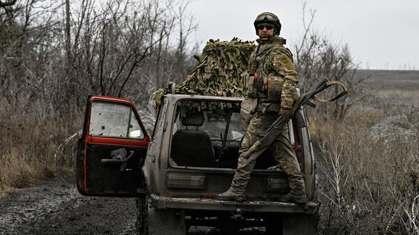 Ruski vojnik u zoni SVO - Sputnik Srbija