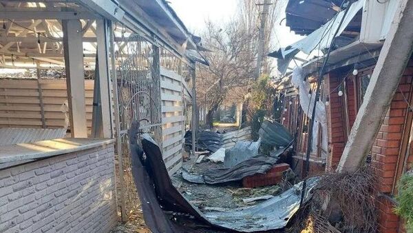 Последице напада украјинских дронова на кафић и хотел у Хорлију у Херсонској области - Sputnik Србија