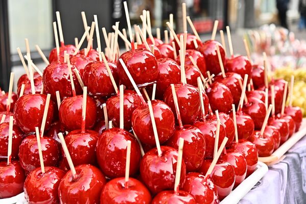 Свима знана посластица - ушећерене јабуке - Sputnik Србија