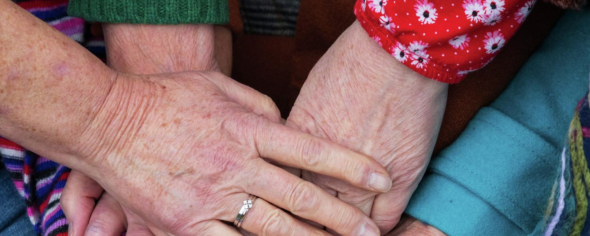 Руке Руке - Sputnik Србија, 1920, 04.01.2026