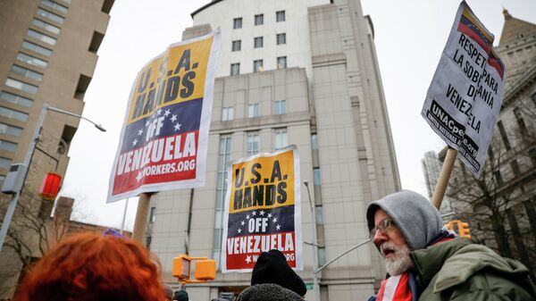 Protesti ispred zgrade suda u Njujorku gde će Maduro biti saslušan - Sputnik Srbija