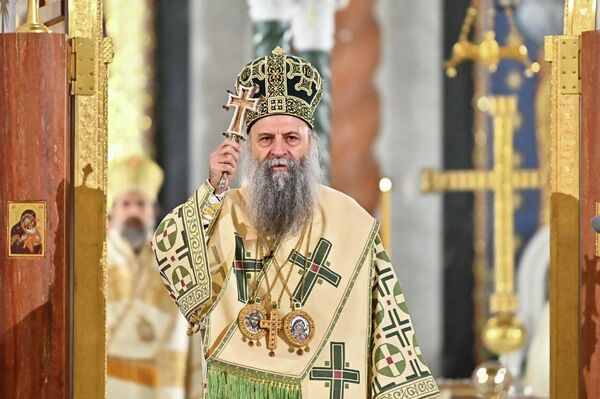 Божићну литургију у Храму Светог Саве служио је патријарх српски Порфирије, уз саслужење епископа и свештенства београдских храмова. - Sputnik Србија