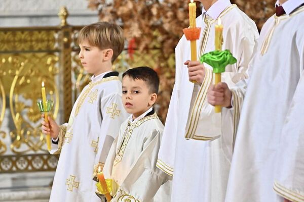 Српска православна црква Божић слави три дана, други дан је Сабор Пресвете Богородице, у знак захвалности што је родила Спаситеља, док се трећег дана слави Свети Стефан. - Sputnik Србија