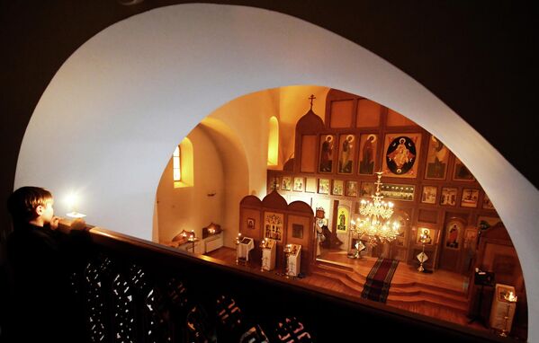 Верници на вечерњој служби у цркви у Краснојарску.  - Sputnik Србија