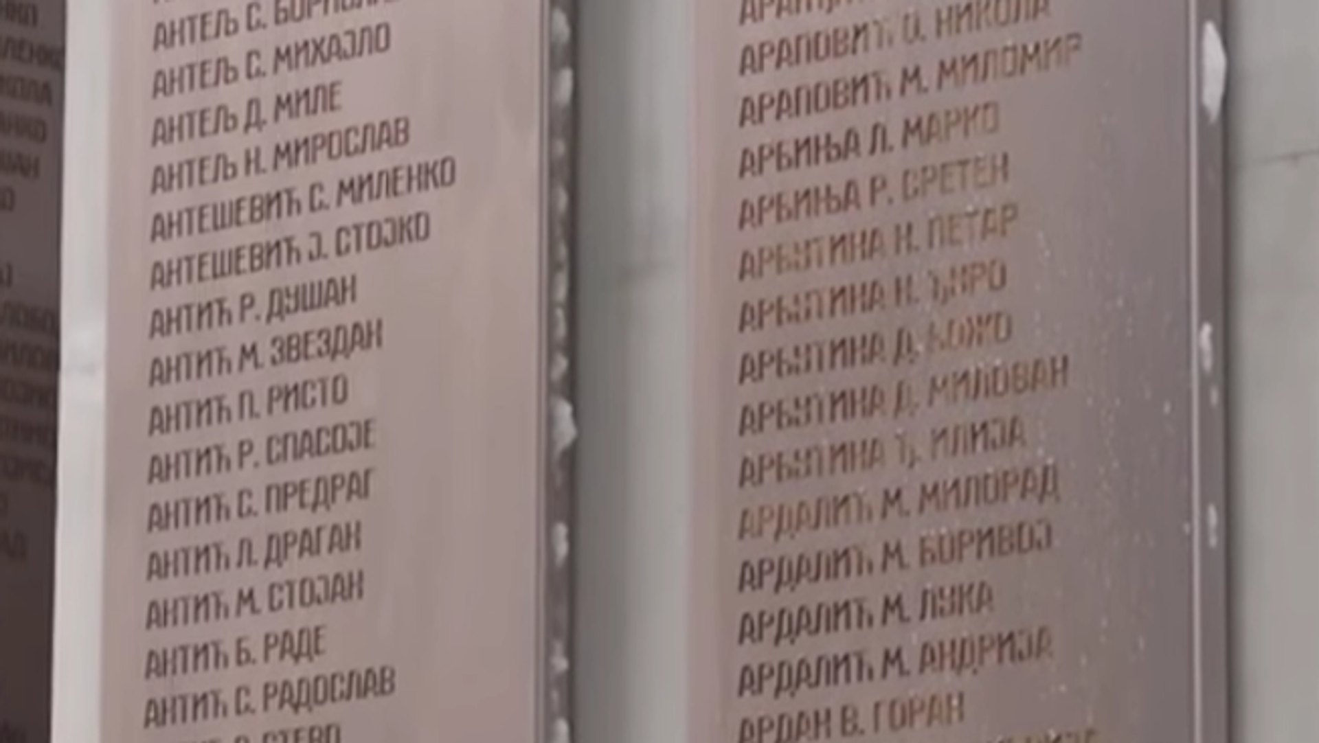 Na Centralnom spomeniku u Banjaluci uklesano je 26.000 imena poginulih boraca Na Centralnom spomeniku u Banjaluci uklesano je 26.000 imena poginulih boraca - Sputnik Srbija, 1920, 08.01.2026