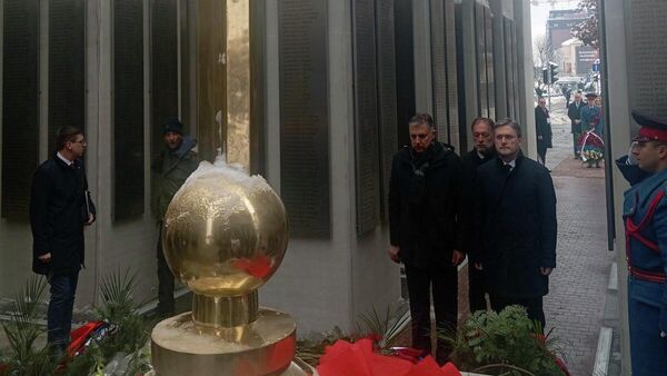 Делегације Републике Српске и Србије положиле венце на нови споменик палим борцима - Sputnik Србија