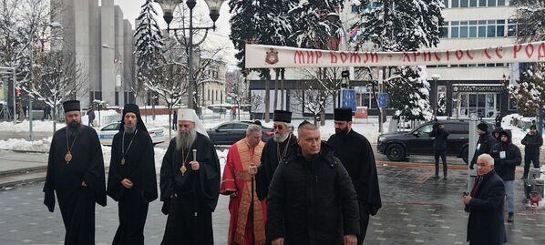 Његова светост патријарх Порфирије претходно је поводом празника служио литургију у Храму Христа Спаситеља у Бањалуци. - Sputnik Србија