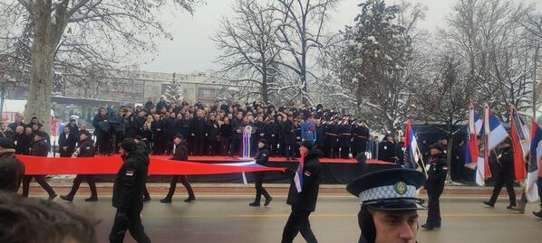 Тачно у подне на Тргу Крајине у Бањалуци почео је традиционални свечани дефиле поводом Дана Републике и Дана Бораца одбрамбено-отаџбинског рата. - Sputnik Србија