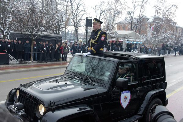Дефиле који из године у годину окупља институције и грађане, представља симбол јединства, уређености и снаге Републике Српске и централни је догађај свечаности поводом њеног најзначајнијег празника. - Sputnik Србија