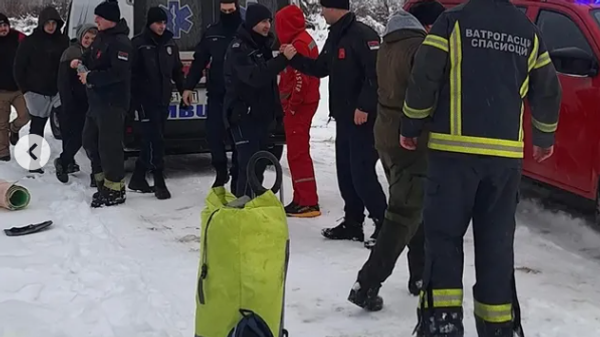 Pripadnici Vatrogasno-spasilačkog bataljona Novi Sad, zajedno sa Gorskom službom spasavanja Srbije, uspešno su realizovali koordinisanu akciju potrage i spasavanja majke i deteta na Fruškoj gori, iznad Bukovca - Sputnik Srbija
