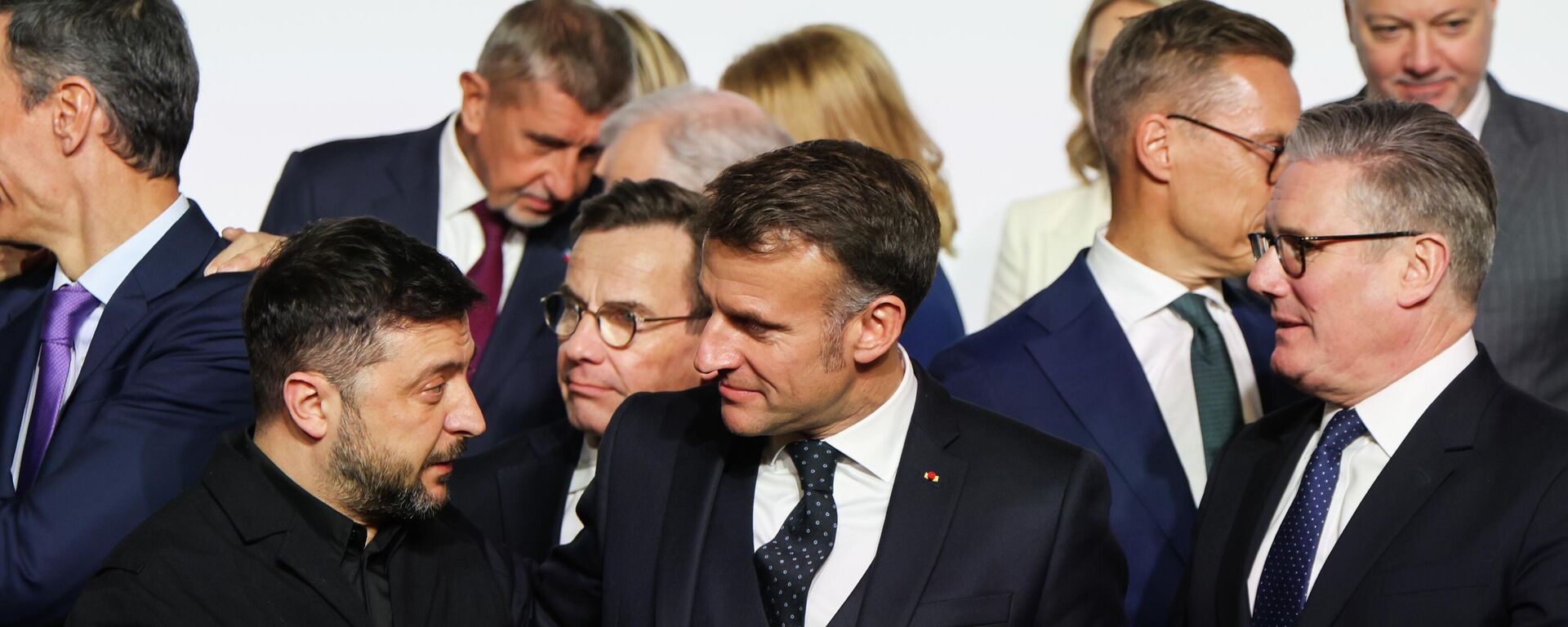 Макрон, Зеленски и Стармер - Sputnik Србија, 1920, 24.02.2026