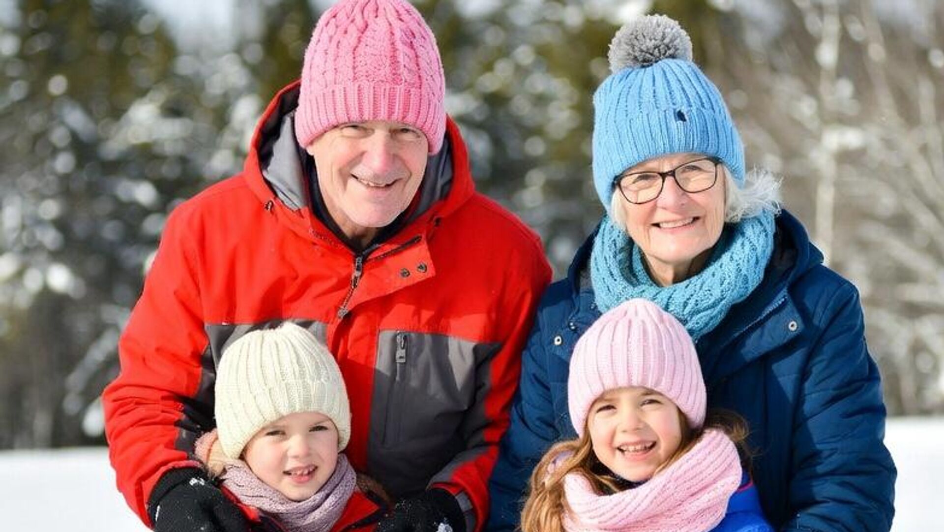 Деда и баба са унучићима Деда и баба са унучићима - Sputnik Србија, 1920, 11.01.2026