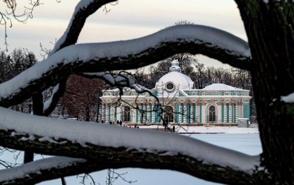 Dela poznatih arhitekata i skoro stotinu arhitektonskih spomenika, od baroknog do klasičnog stila, privlače posetioce. - Sputnik Srbija