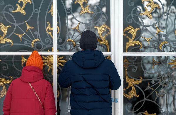 Još u 18. i 19. veku, ruska aristokratija je u Carskom selu organizovala zimske vožnje saonicama, ponekad ukrašenim u „severnjačkom“ stilu, sa krznom i zvoncima, kako bi dočarali život dalekog ruskog severa. - Sputnik Srbija