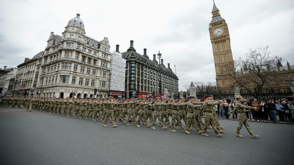 Британски војници на паради у центру Лондона - Sputnik Србија