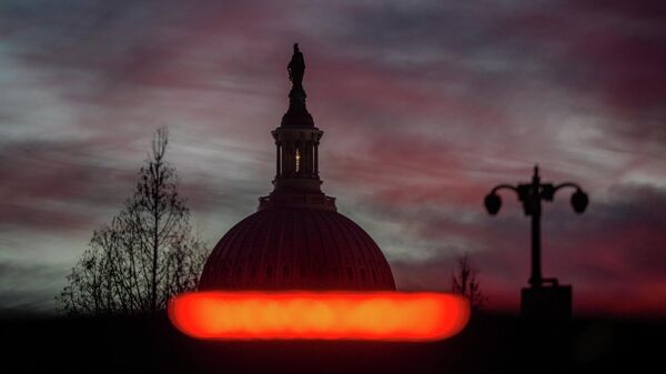 Зграда Капитола хила у заласку сунца, понедељак, 12. јануара 2026. године - Sputnik Србија