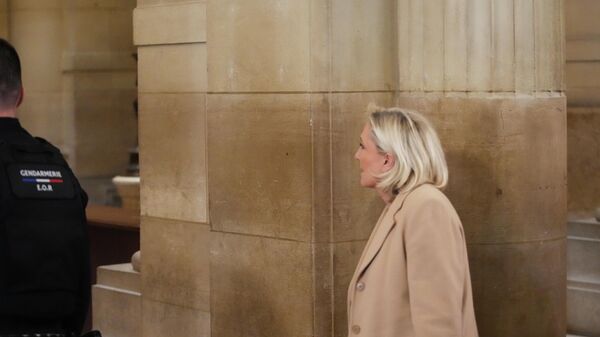 Marin le Pen dolazi u sud. - Sputnik Srbija