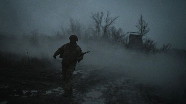 Ruski vojnik pored raketnog sistema grad u zoni specijalne vojne operacije - Sputnik Srbija