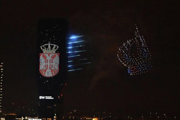 Београђани и њихови гости дочекали су Српску нову годину и поноћном литургијом у оквиру које је служен молебан - празнично бдење у Храму Светог Саве на Врачару. - Sputnik Србија