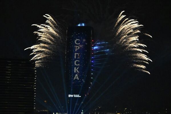 Традиционално је служена литургија са молебаном којој је присуствовао већи број грађана свих генерација, као и родитељи са малом децом, а након тога Врачаром се ширио вишеминутни звук црквених звона. - Sputnik Србија