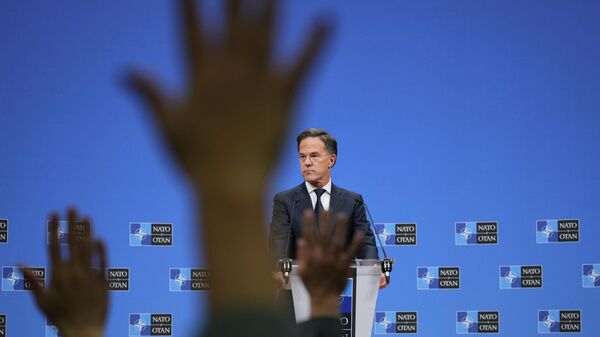 Генерални секретар НАТО-а Марк Руте одговара на питања новинара - Sputnik Србија