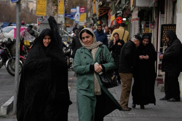 Грађани на улицама Техерана  - Sputnik Србија
