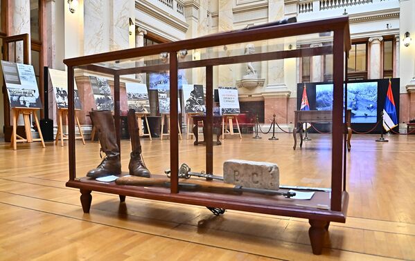 Стручњаци Музеја жртава геноцида су на изложби представили део архивске грађе коју баштине у својим збиркама и фондовима, а која сведочи о животу, смрти, борби и страдању логораша у Јасеновцу - Sputnik Србија