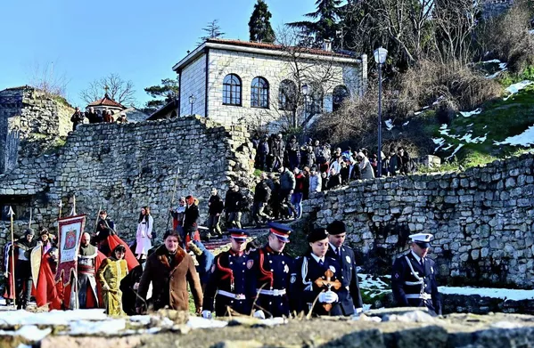 Пливачи су претходно ишли заједно у литији која је кренула од Богородичине цркве Свете Ружице. - Sputnik Србија