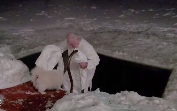 Aleksandar Lukašenko, predsednik Belorusije, takođe je ispoštovao običaj.  - Sputnik Srbija