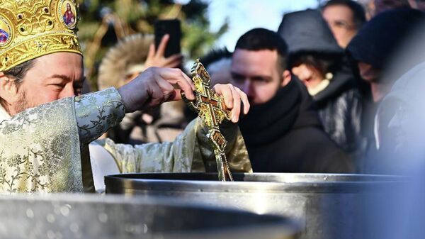 Литургија у Храму Светог Ђорђа на Бановом брду на хришћански празник Богојављење - Sputnik Србија