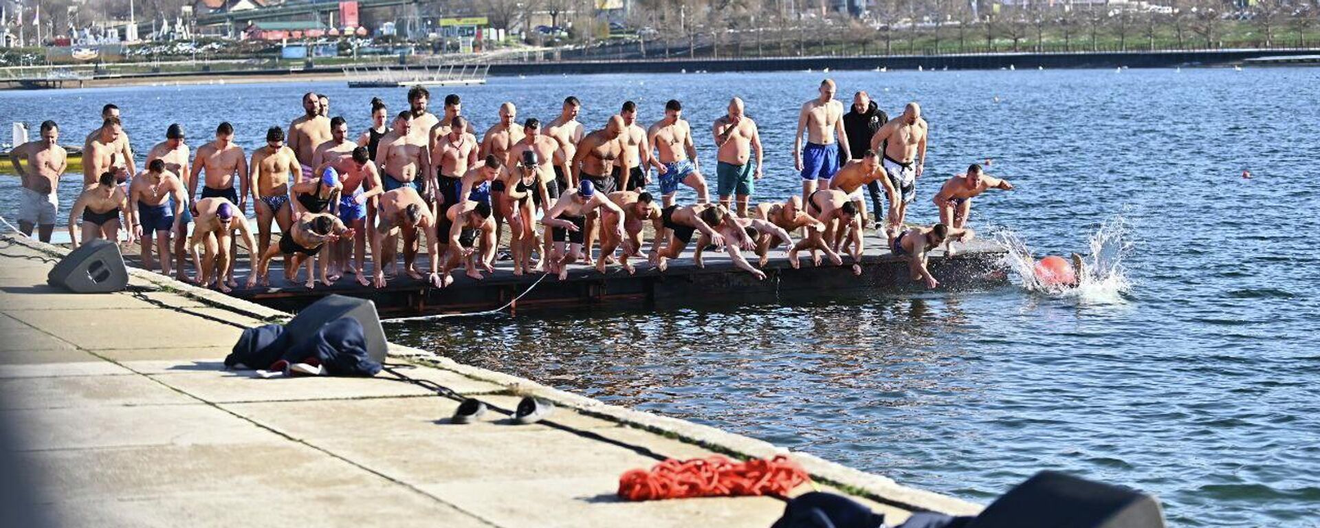 Пливање за Часни крст на Ади Циганлији - Sputnik Србија, 1920, 19.01.2026