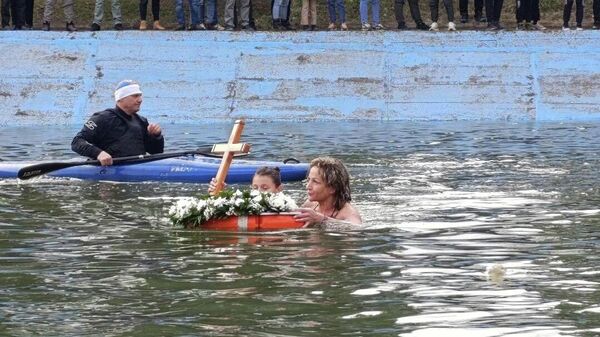 Величанствена богојављенска светковина на излетишту Рача - Sputnik Србија