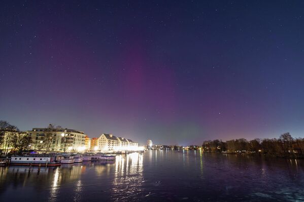 Kamera u Nemačkoj zabeležila je trenutak opadanja jačine svetlsoti u Nemačkoj. - Sputnik Srbija