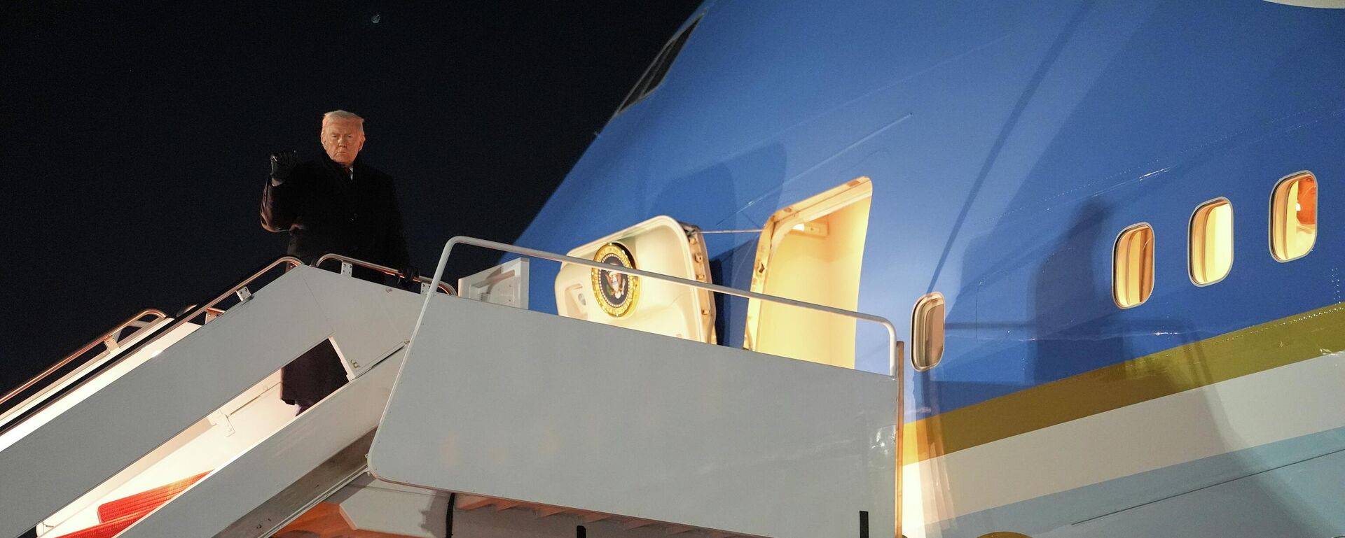 Доналд Трамп, авион - Sputnik Србија, 1920, 21.01.2026
