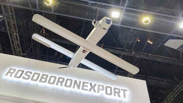 Rossiйskiй dron-kamikadze Kub-2-2Э ot koncerna Kalašnikov na stende Rosoboronэksporta na meždunarodnoй vыstavke po bespilotnыm sistemam UMEX 2026 v Abu-Dabi - Sputnik Srbija