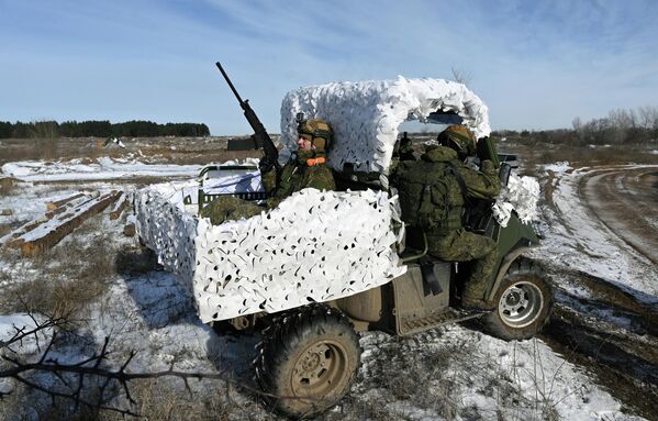 Inženjerijske trupe zadužene su za kopanje rovova, postavljanje mina i izgradnju utvrđenja.  - Sputnik Srbija