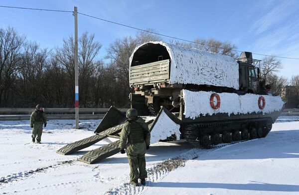Intenzivna borbena obuka snaga stacioniranih u Rostovskoj oblasti. - Sputnik Srbija