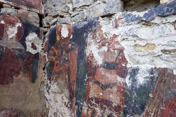 Детаљ из разрушене Цркве Светог Ђорђа која се налази на старом гробљу у Руднику код Србице - Sputnik Србија