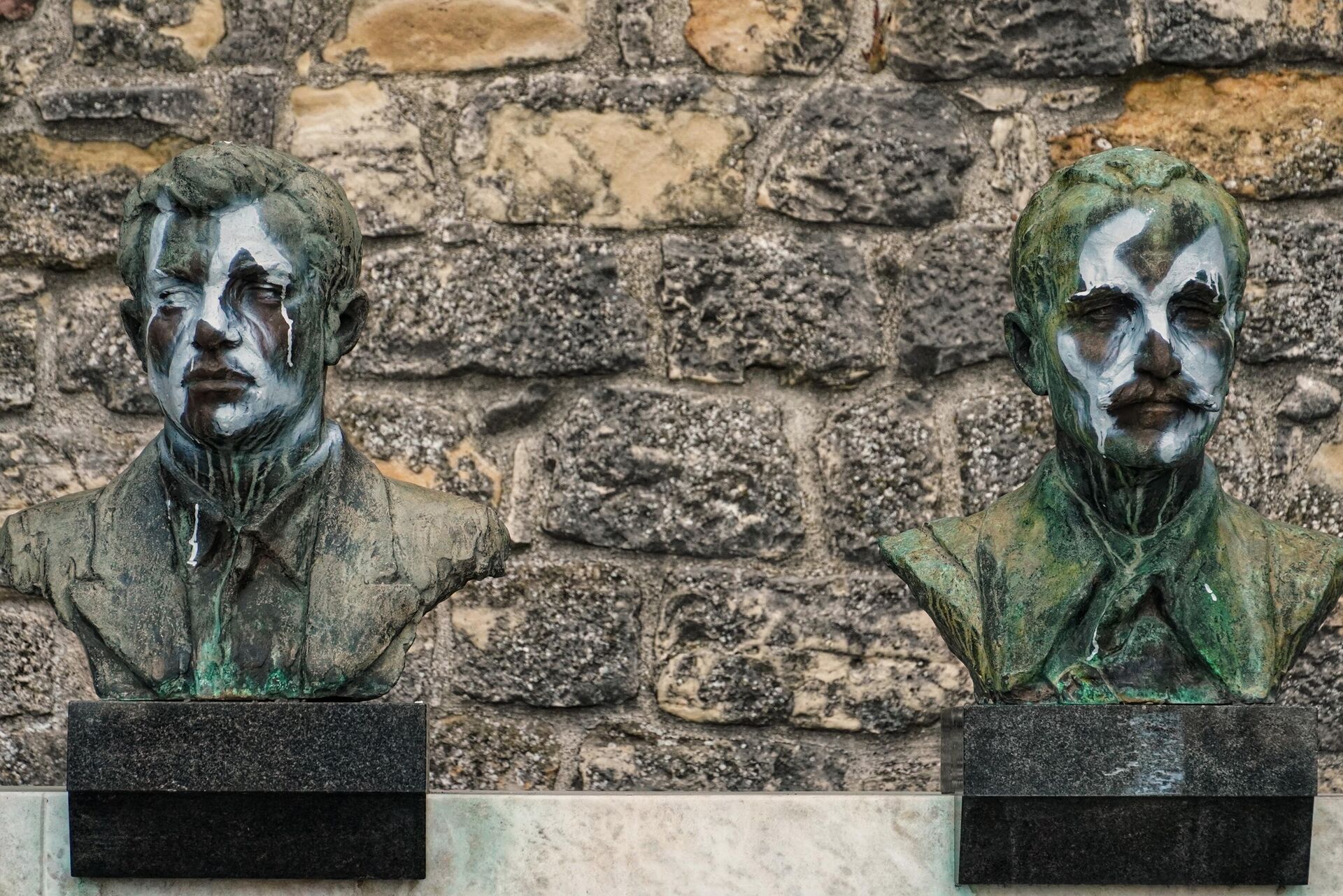 Вандализовани споменици народних хероја на Калемегдану. - Sputnik Србија, 1920, 25.01.2026