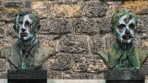 Vandalizovani spomenici narodnih heroja na Kalemegdanu. - Sputnik Srbija