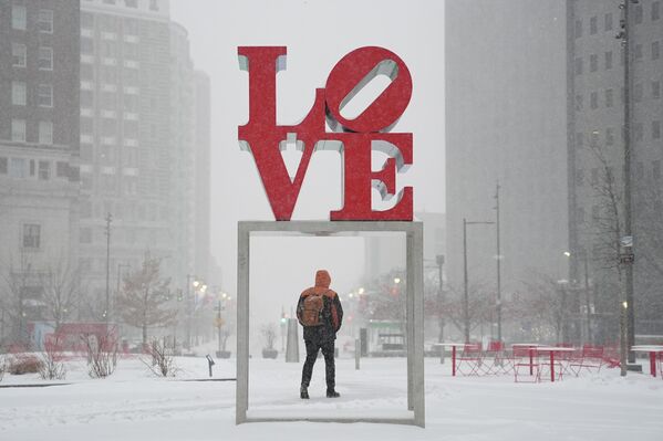 Снежна олуја у Филаделфији, у недељу, 25. јануара 2026. године. - Sputnik Србија