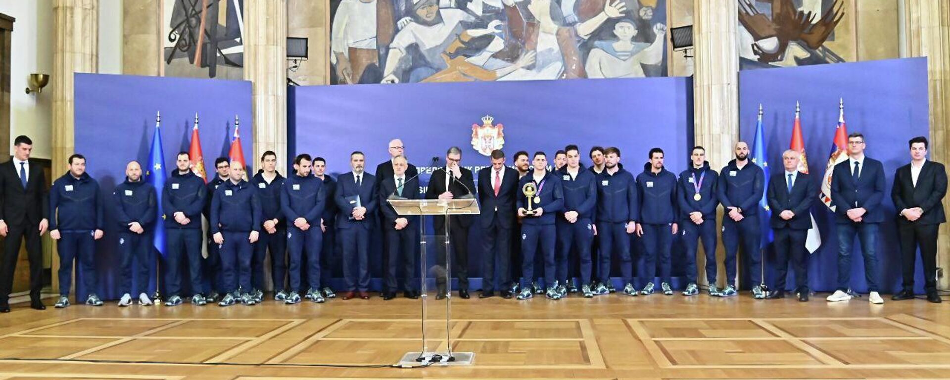 Aleksandar Vučić i vaterpolisti Srbije - Sputnik Srbija, 1920, 26.01.2026