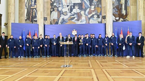 Aleksandar Vučić i vaterpolisti Srbije - Sputnik Srbija