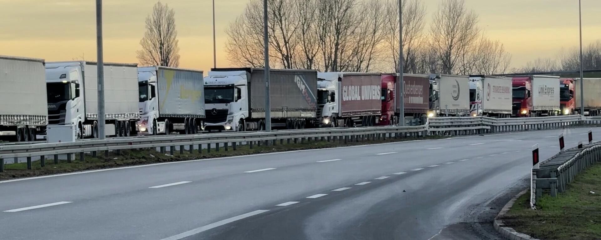 Камионџије Србије и региона блокирају граничне прелазе за теретна возила. - Sputnik Србија, 1920, 26.01.2026