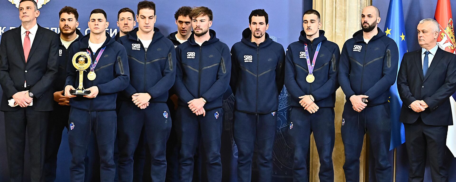 Чланови ватерполо репрезентације Србије који су освојили златну медаљу на Европском првенству у Београду  - Sputnik Србија, 1920, 26.01.2026